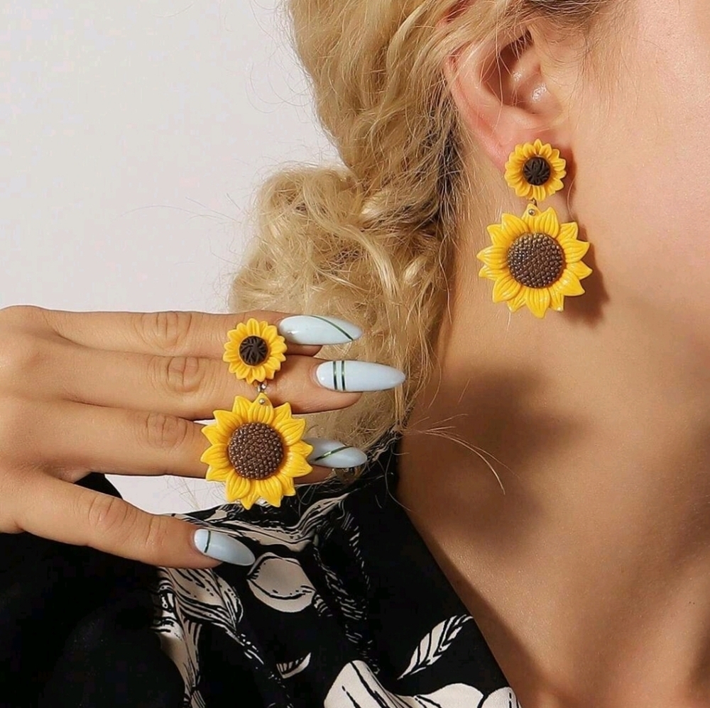 ✨3 FOR $28✨🆕️🌻SUNFLOWER DROP EARRINGS🌻